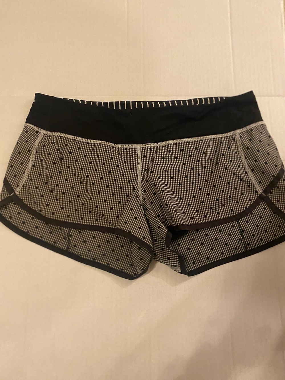 Lululemon rare polka dot & gingham shorts